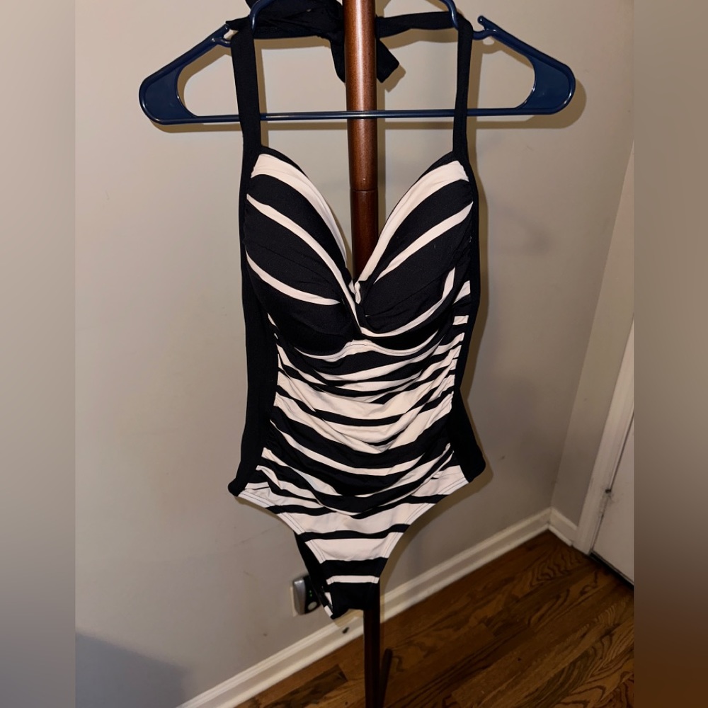 Liz Claiborne 18W one piece swim suite